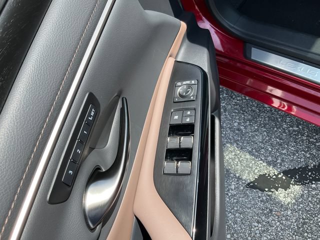Used 2025 Lexus ES 350 w/ Premium Package FWD image 8