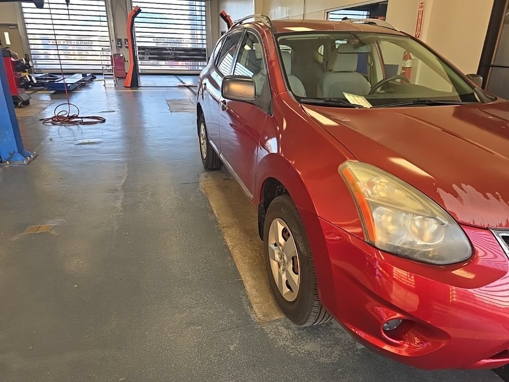 Used 2014 Nissan Rogue S w/ Convenience Package AWD/4WD image 1