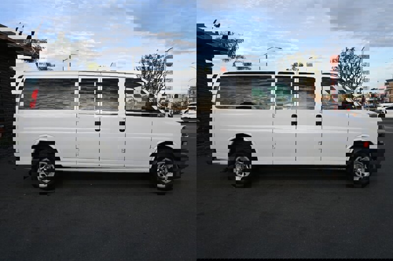 Used 2017 Chevrolet Express 3500 LT w/ LT Preferred Equipment Group image 7