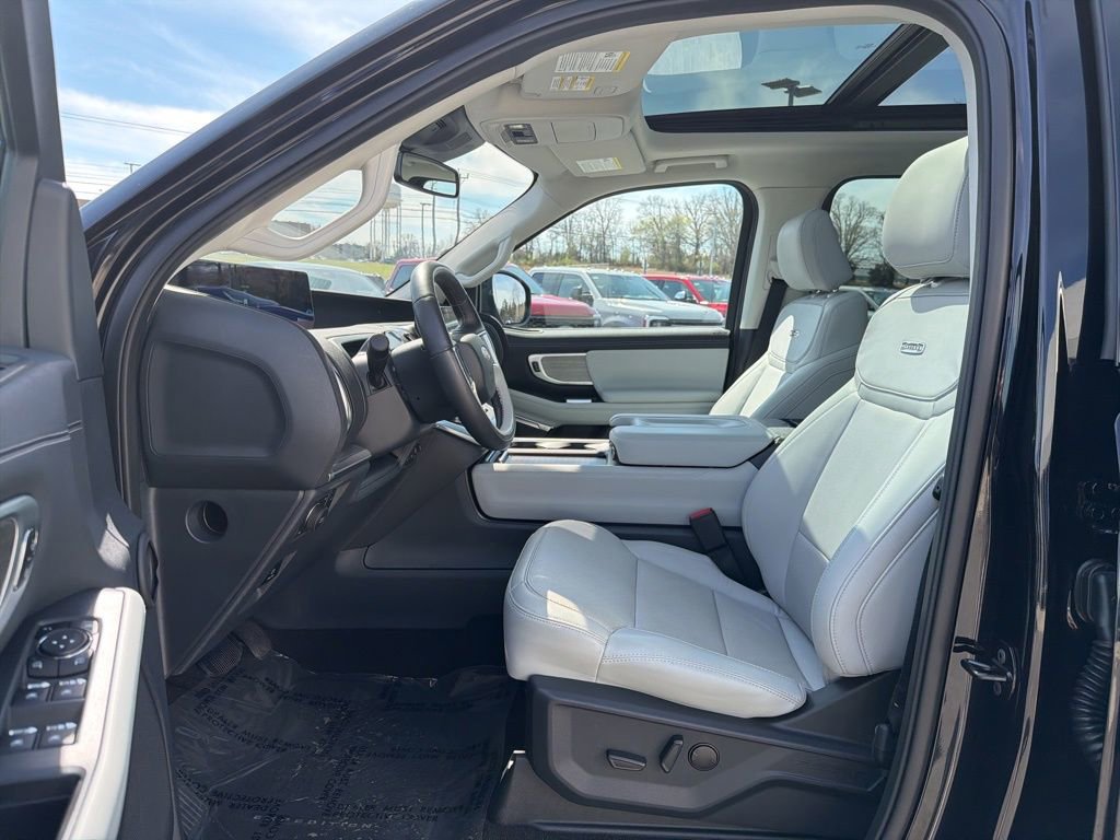Certified 2025 Ford Expedition Max Platinum image 10