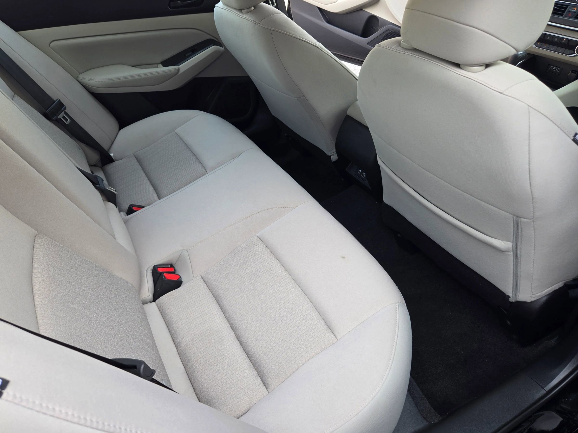 Used 2025 Nissan Altima 2.5 SV image 48