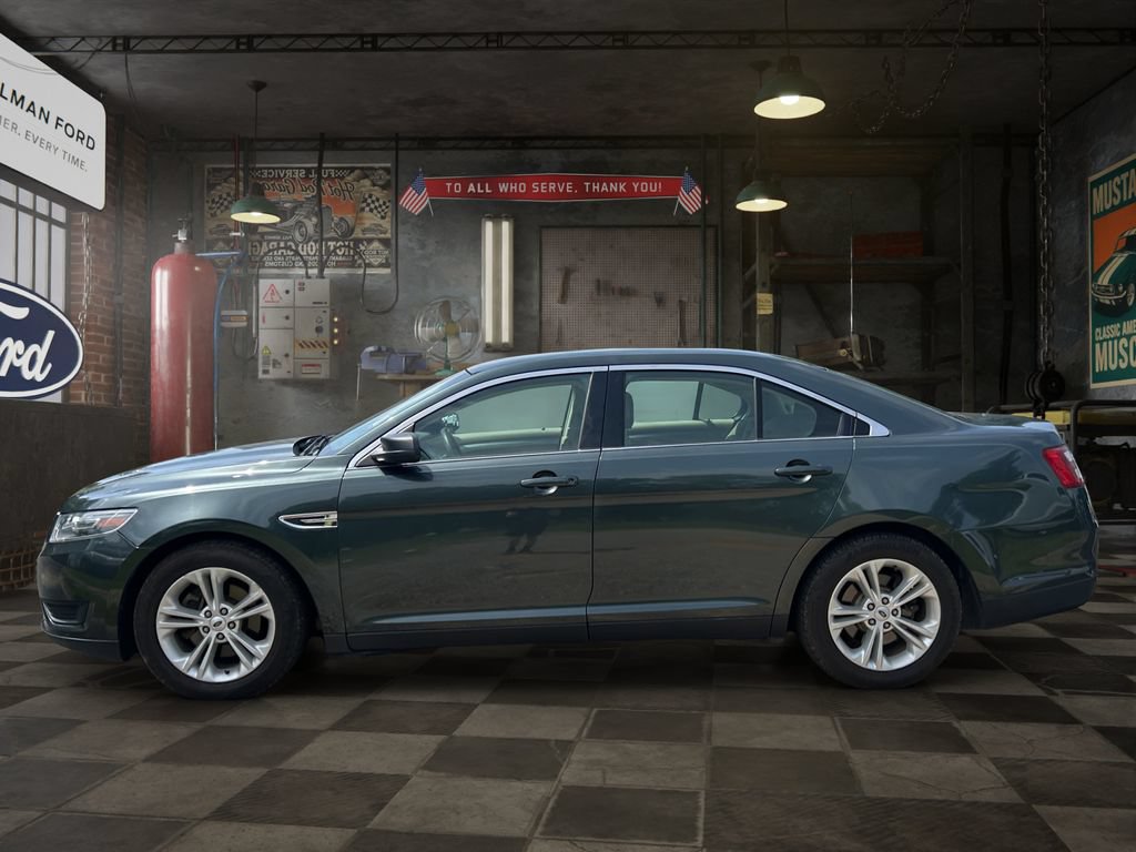Used 2016 Ford Taurus SE FWD image 3