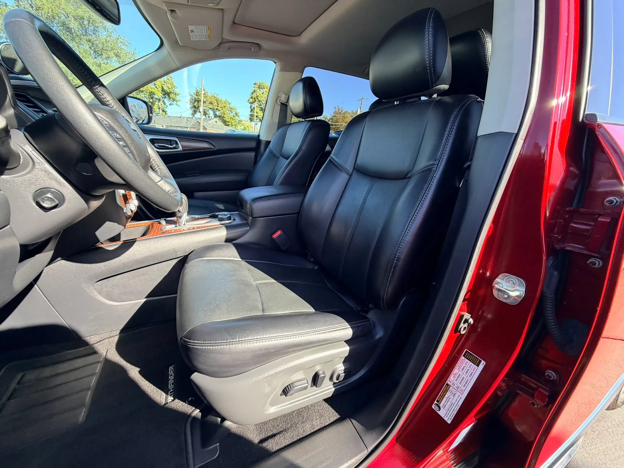 Used 2020 Nissan Pathfinder Platinum w/ Cargo Package AWD/4WD image 11