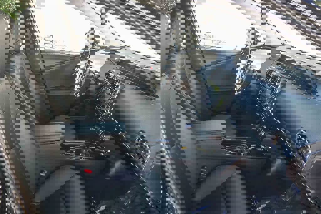 Used 2022 Toyota Prius XLE image 14