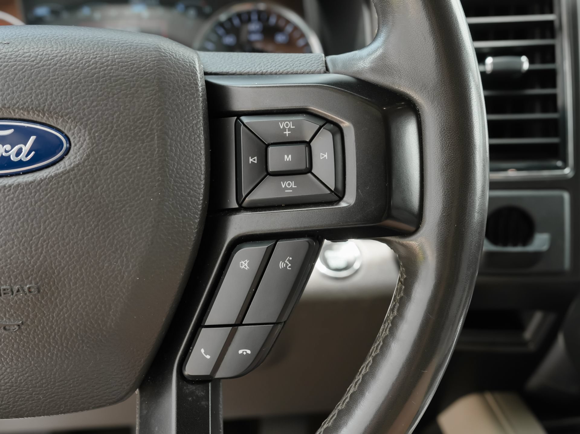Used 2019 Ford Expedition Limited w/ Equipment Group 301A RWD image 19