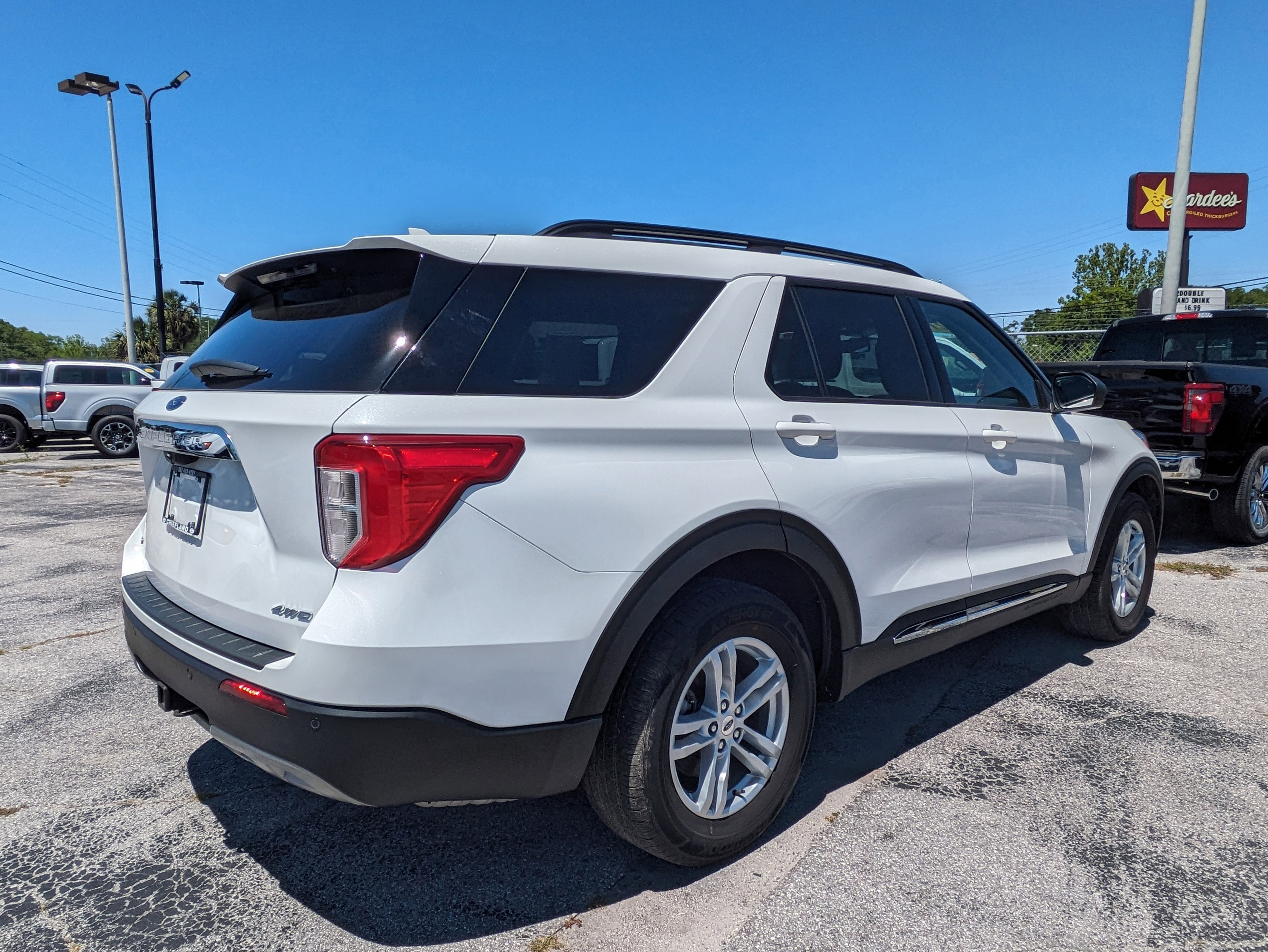 Certified 2021 Ford Explorer XLT w/ Equipment Group 202A AWD/4WD image 4