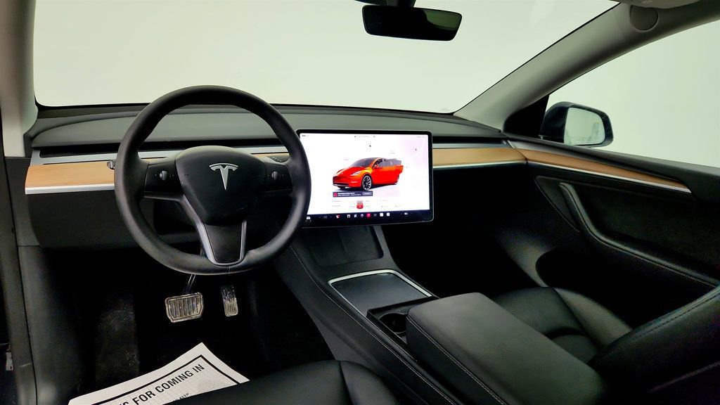 Used 2025 Tesla Model Y Long Range image 10