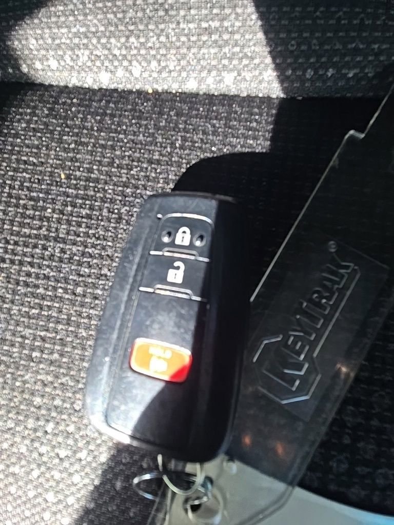 Used 2022 Toyota Prius LE image 30