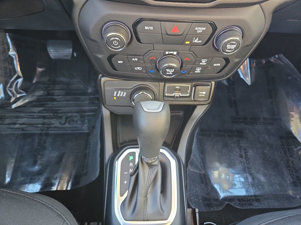 Used 2023 Jeep Renegade Altitude w/ Sun/Sound Group AWD/4WD image 11