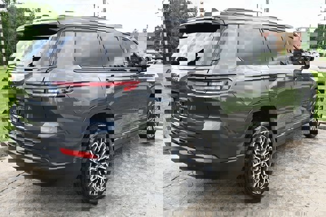 Used 2022 Jeep Grand Cherokee L Laredo image 5