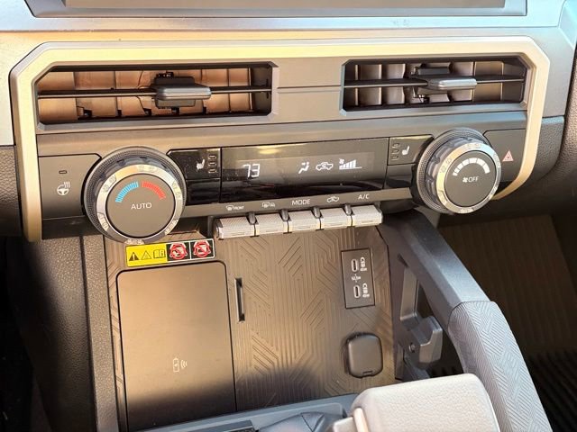 Used 2025 Toyota Tacoma SR5 AWD/4WD image 18