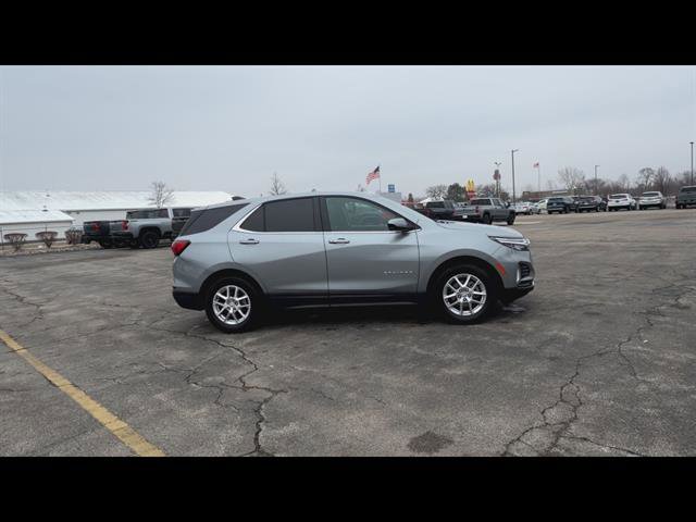 Used 2023 Chevrolet Equinox LT image 3
