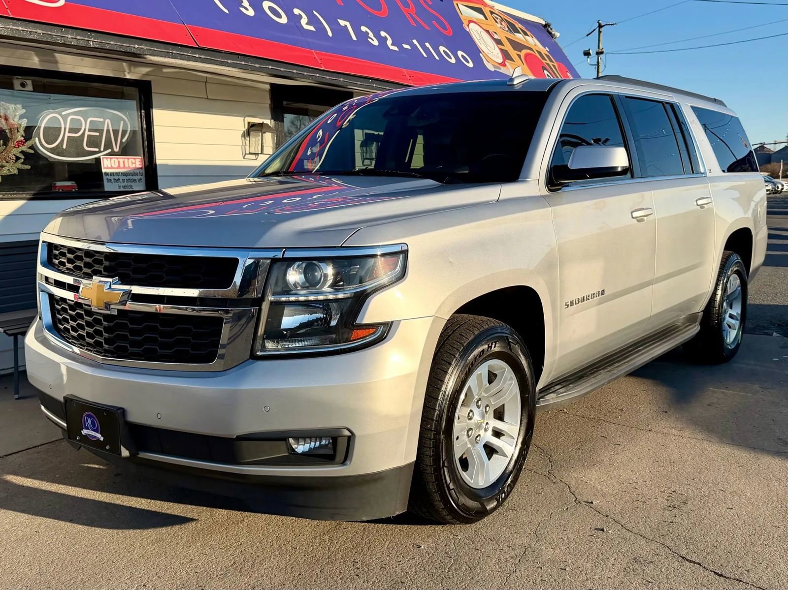Used 2018 Chevrolet Suburban LT image 2