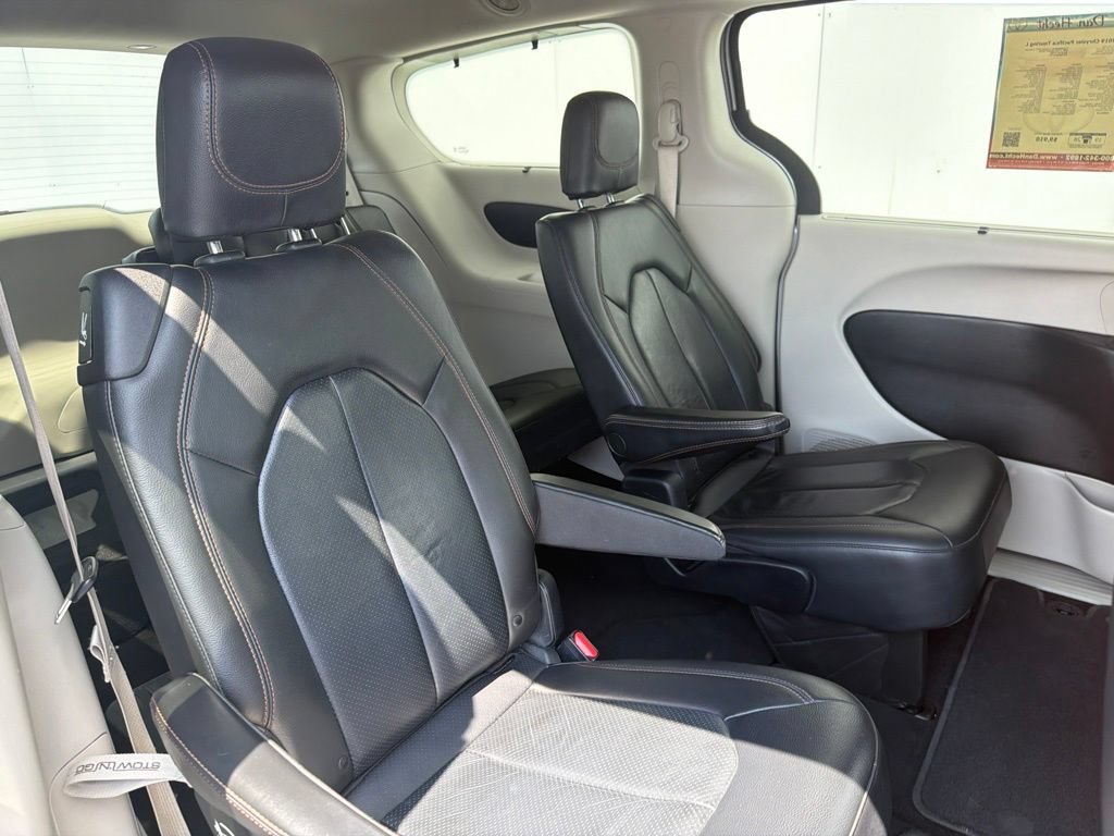 Used 2019 Chrysler Pacifica Touring-L FWD image 6
