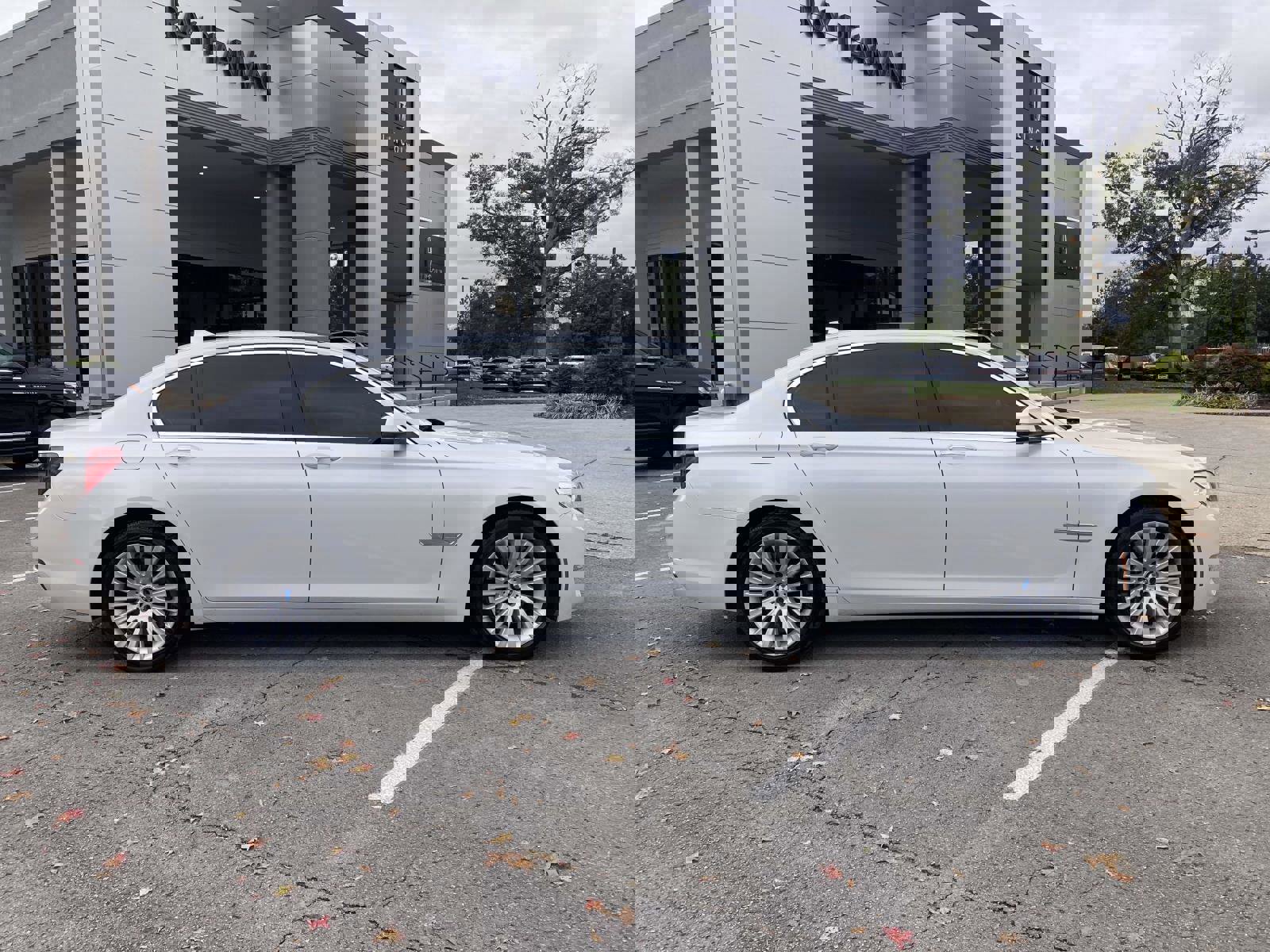 Used 2013 BMW 750Li image 2