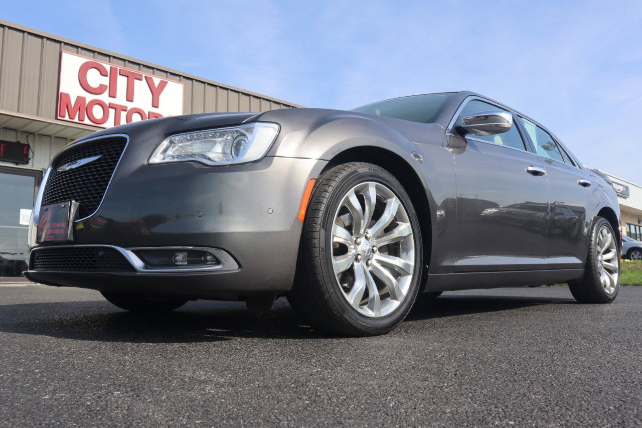 Used 2015 Chrysler 300 C w/ Light Group RWD image 16
