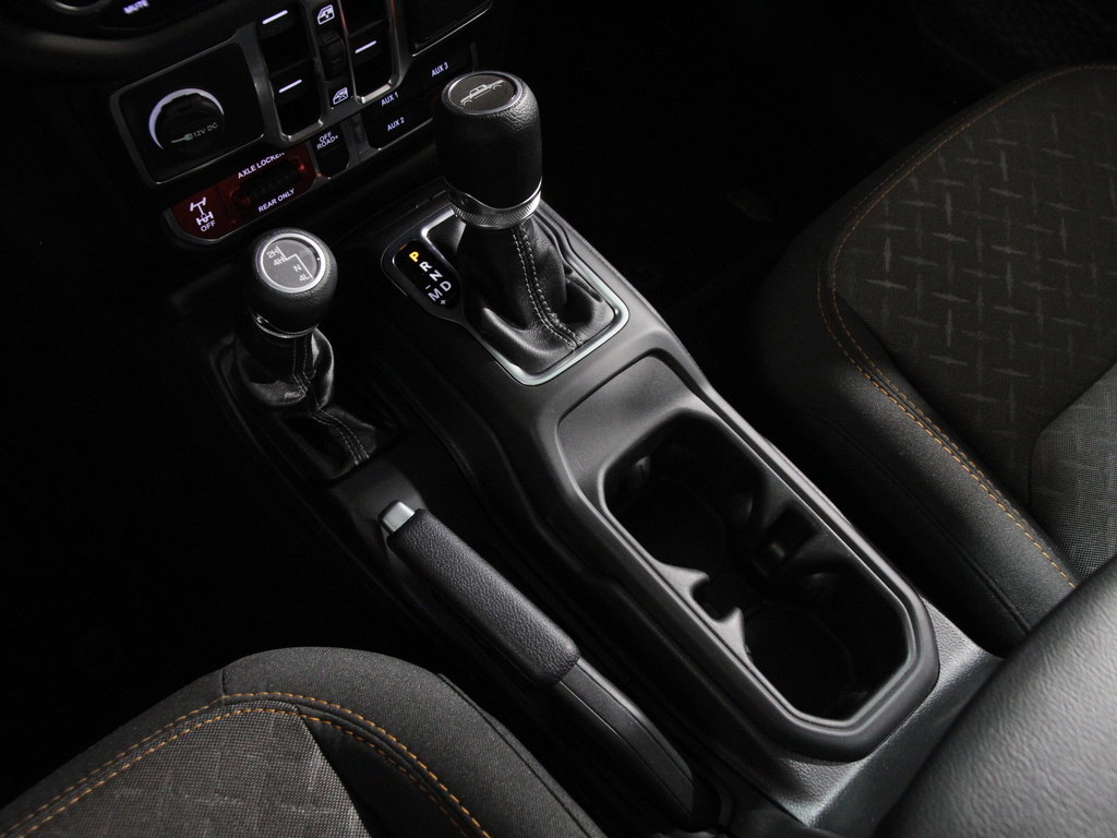 Used 2025 Jeep Gladiator Mojave w/ Convenience Group image 15