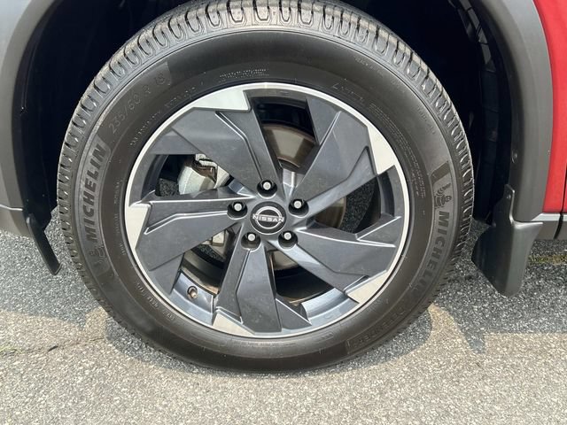 Used 2024 Nissan Rogue SV w/ SV Premium Package FWD image 9