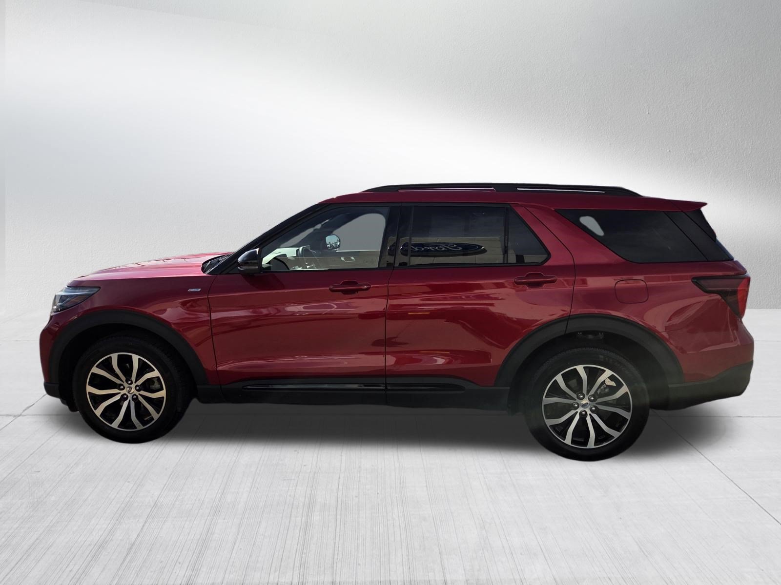 Certified 2025 Ford Explorer ST-Line AWD/4WD image 4