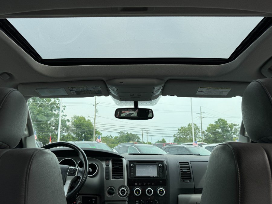 Used 2014 Toyota Sequoia SR5 AWD/4WD image 23