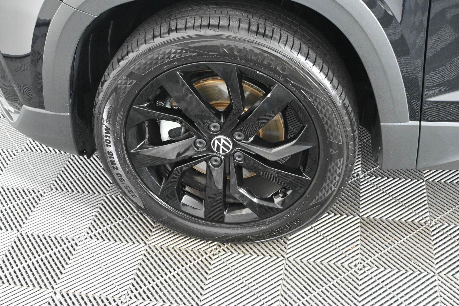 Certified 2023 Volkswagen Taos SE FWD image 30