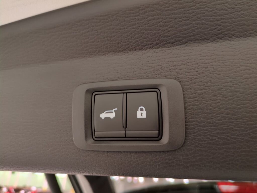 New 2025 Mitsubishi Outlander SE image 14