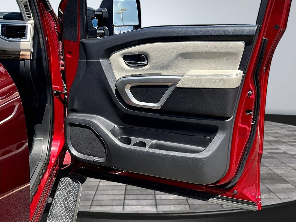 Used 2021 Nissan Titan SL w/ Moonroof Package AWD/4WD image 30