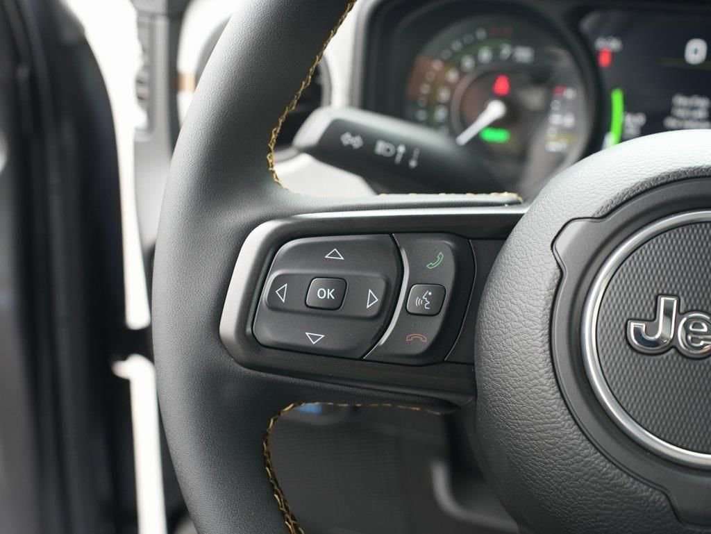 Used 2024 Jeep Wrangler Unlimited image 12