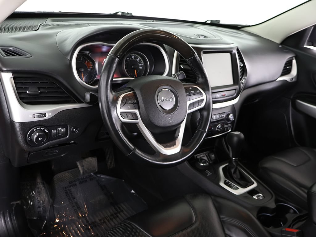 Used 2017 Jeep Cherokee Overland AWD/4WD image 28