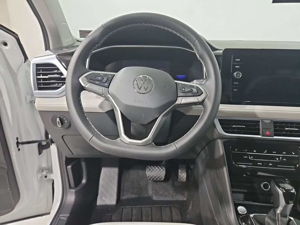 New 2026 Volkswagen Taos SE AWD/4WD image 13