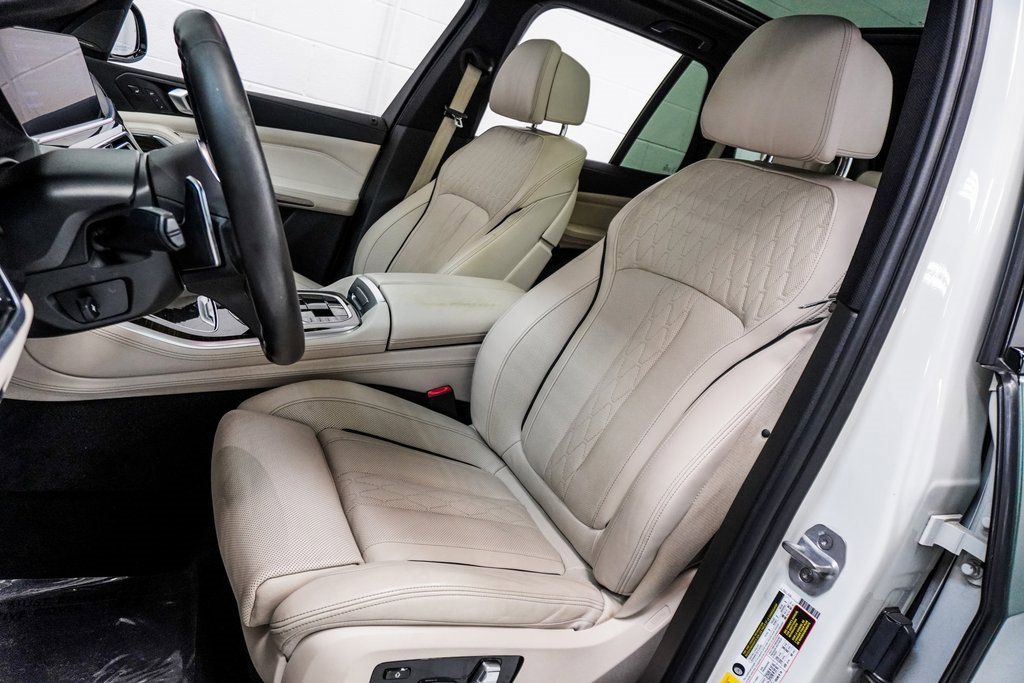 Used 2020 BMW X5 M50i w/ Premium Package image 18