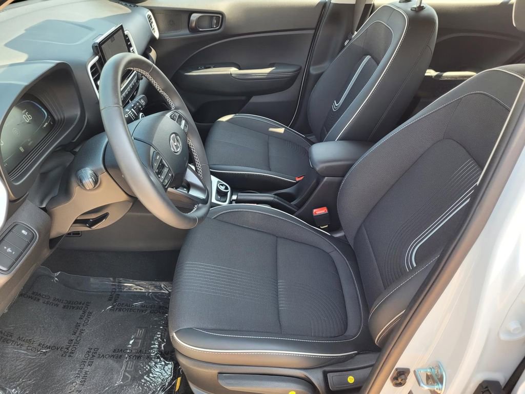 Used 2025 Hyundai Venue Limited FWD image 10