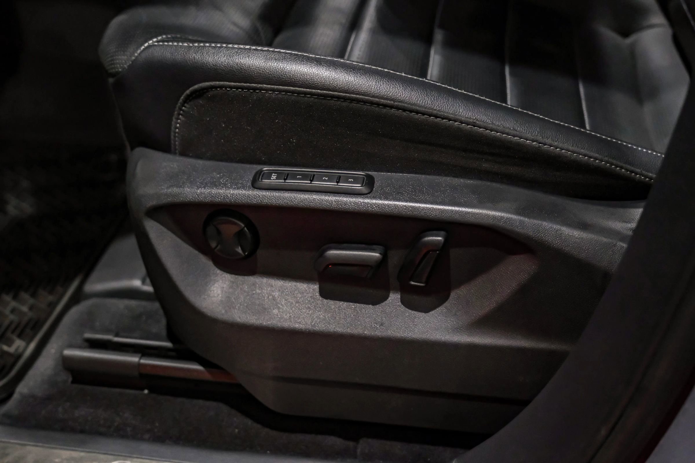 Used 2018 Volkswagen Atlas SEL Premium image 31