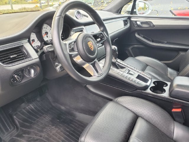 Used 2018 Porsche Macan Turbo AWD/4WD image 12