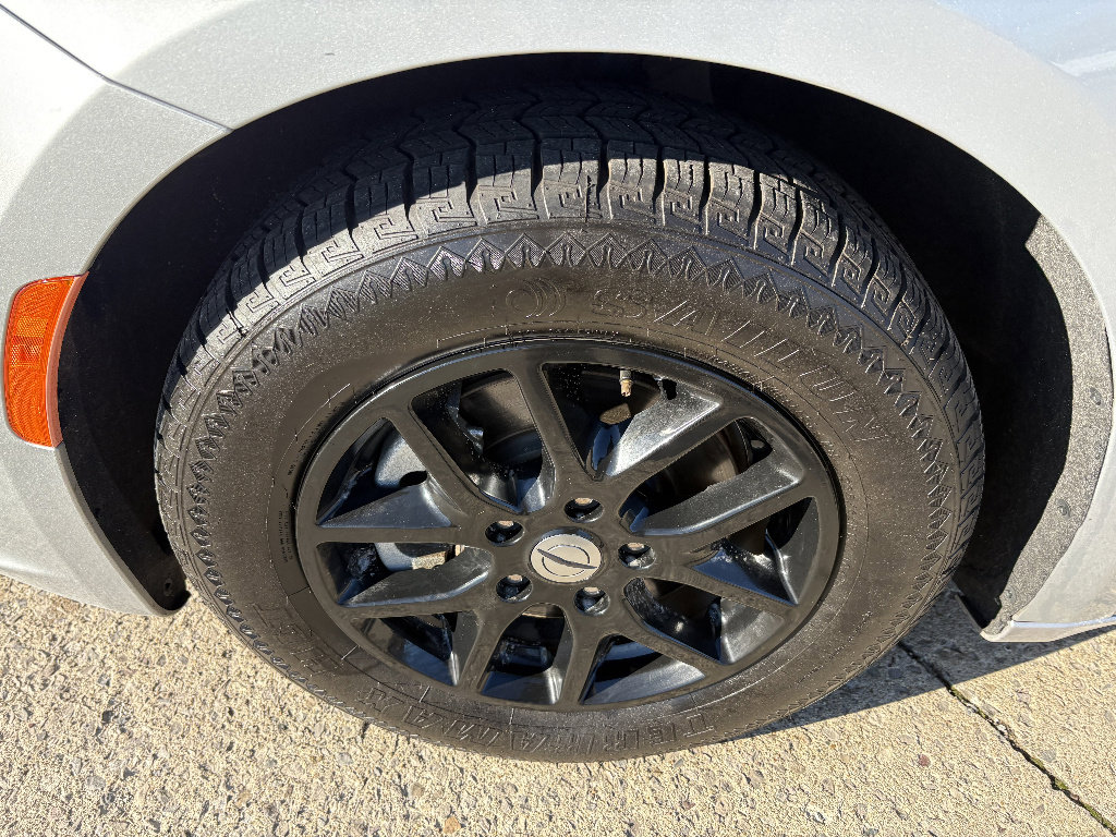 Used 2024 Chrysler Pacifica Touring-L image 9