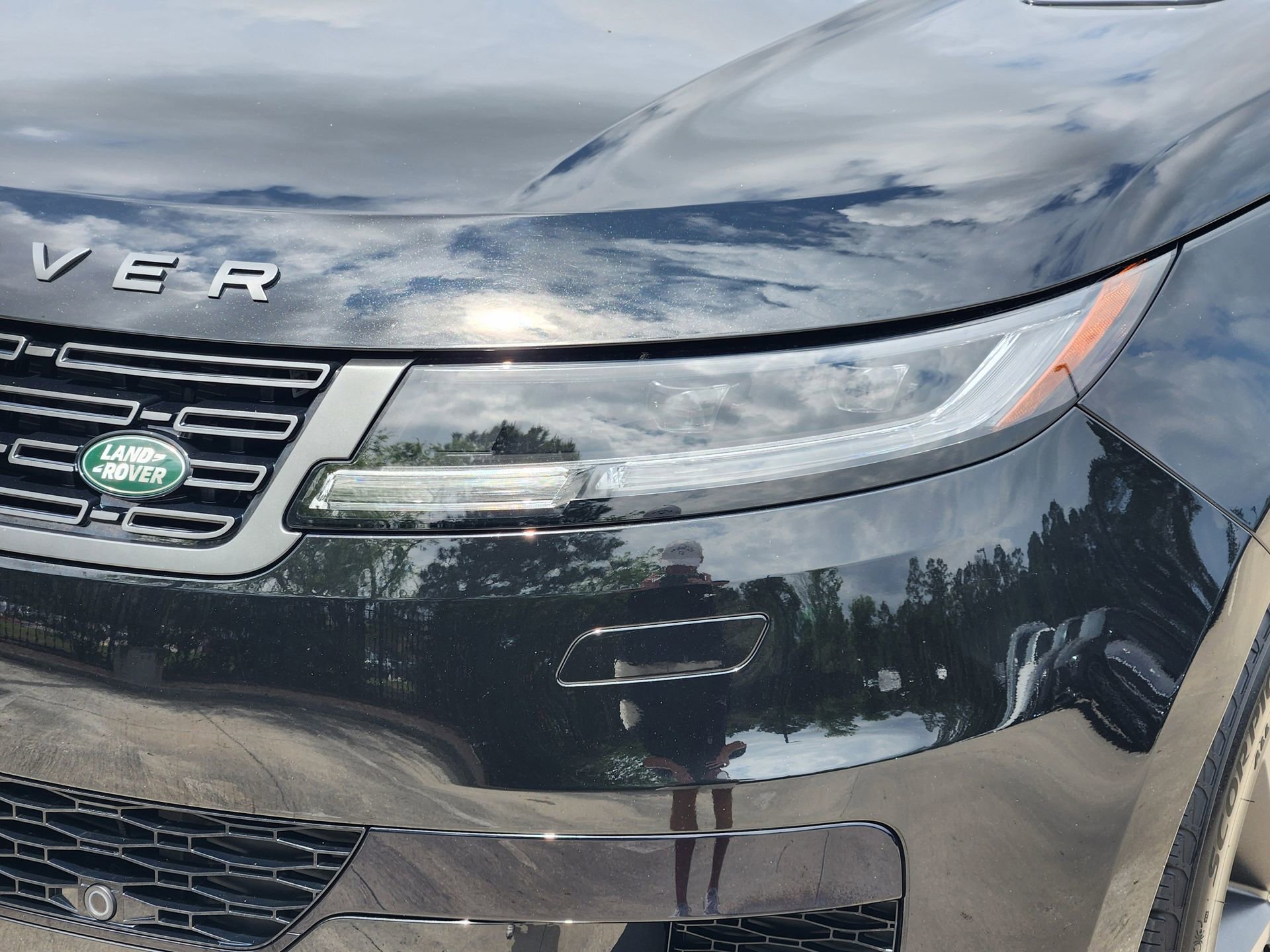 Used 2023 Land Rover Range Rover Sport SE Dynamic image 11