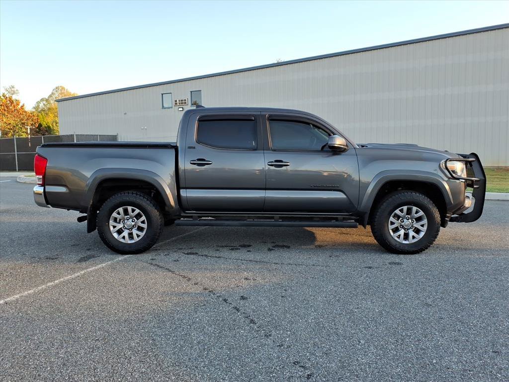 Used 2017 Toyota Tacoma SR5 w/ Tow Package AWD/4WD image 3