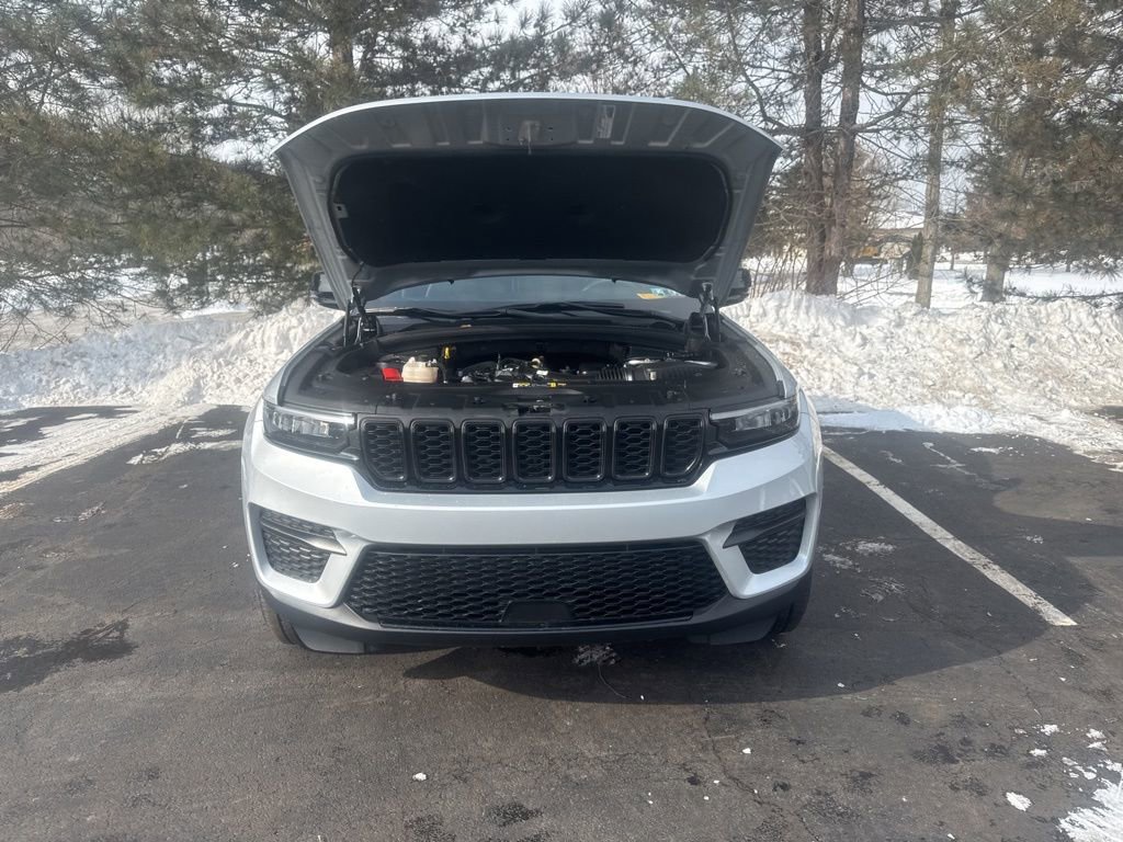 Used 2024 Jeep Grand Cherokee Altitude image 53