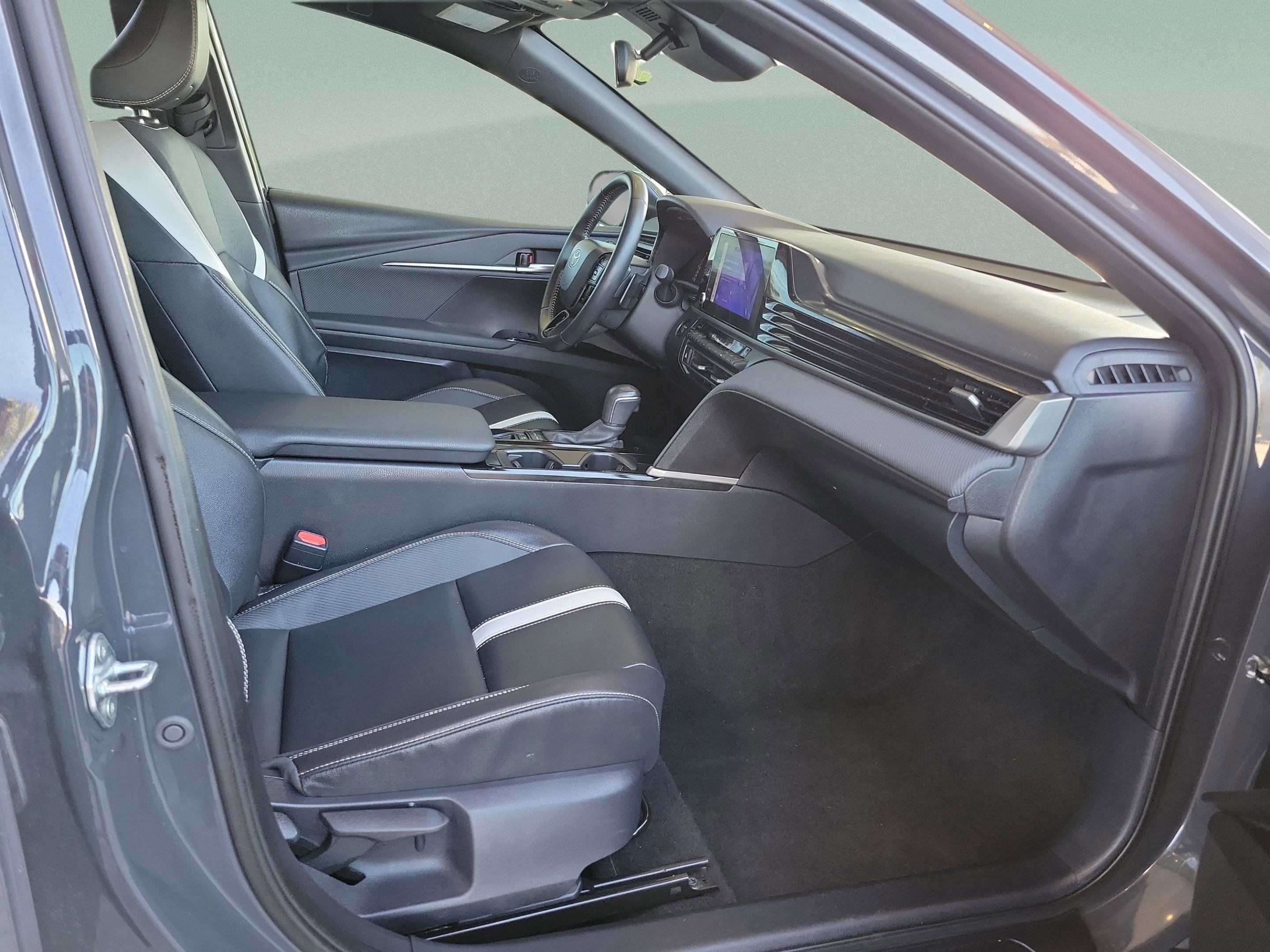 Used 2025 Toyota Camry SE image 19