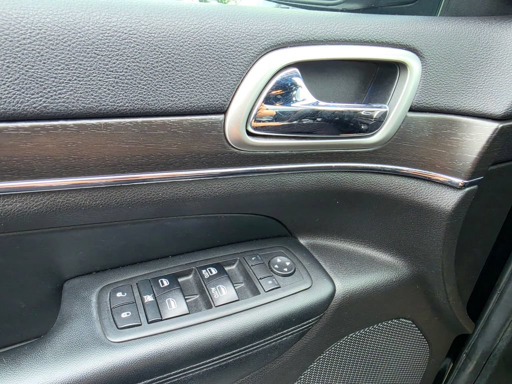 Used 2018 Jeep Grand Cherokee Limited w/ Luxury Group II AWD/4WD image 16