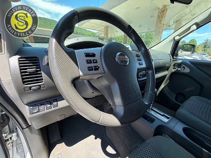 Used 2015 Nissan Frontier SV AWD/4WD image 23