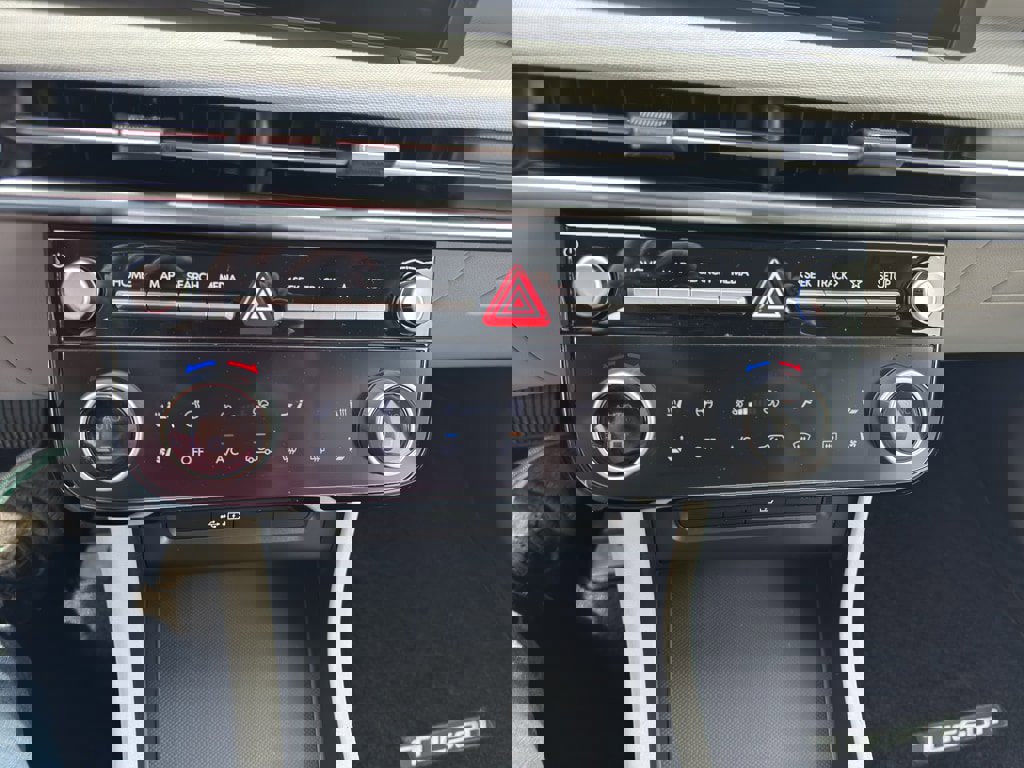 New 2025 Hyundai Tucson Limited image 11