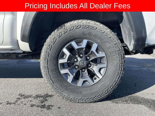 Used 2023 Toyota Tacoma TRD Off-Road w/ Technology Package AWD/4WD image 9