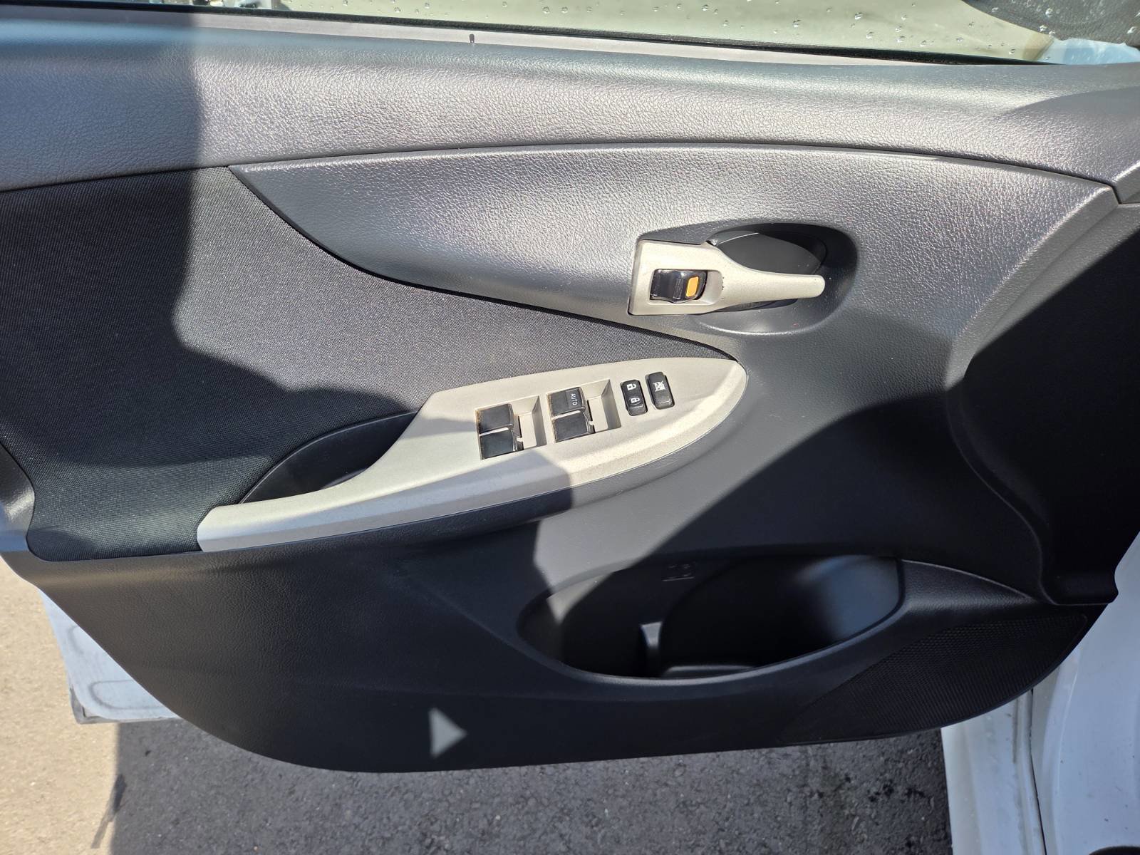 Used 2012 Toyota Corolla S image 8