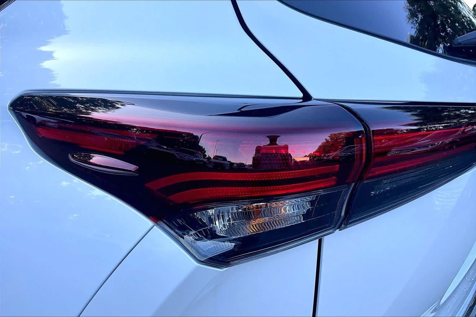 Used 2024 Toyota Highlander Platinum AWD/4WD image 26