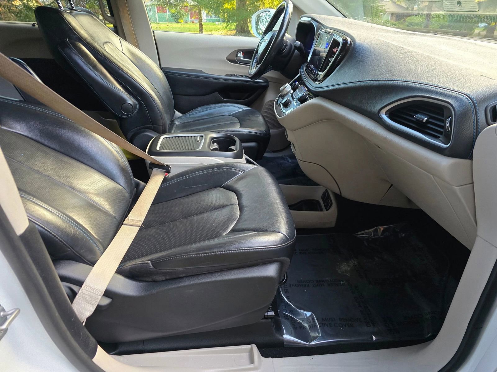 Used 2021 Chrysler Pacifica Touring-L image 11