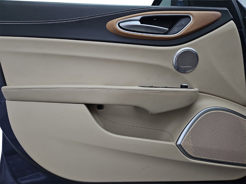 Used 2018 Alfa Romeo Giulia Ti w/ Quick Order Package 22X Lusso image 23