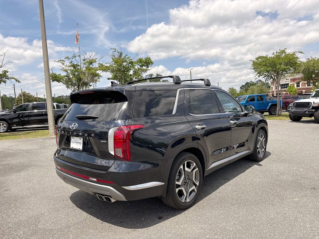 Used 2023 Hyundai Palisade Limited AWD/4WD image 3