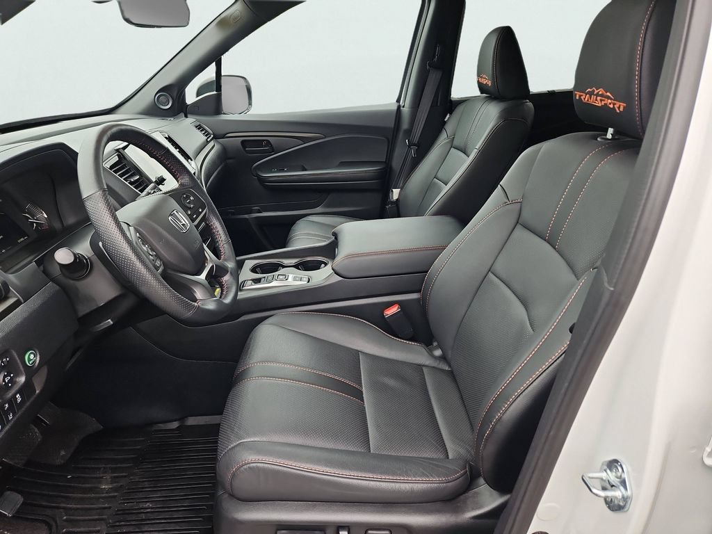 Certified 2025 Honda Passport TrailSport image 35