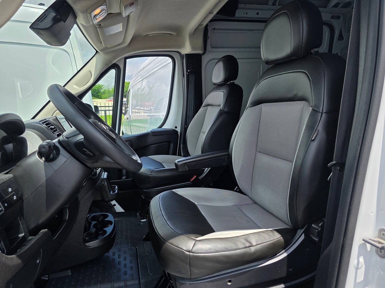 Used 2024 RAM ProMaster 2500 w/ Convenience Group FWD image 10